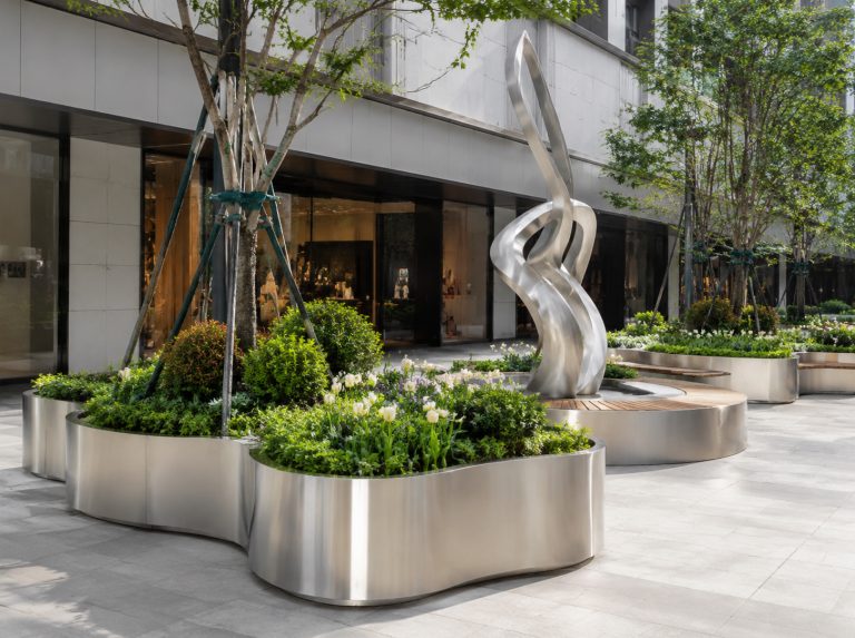雅江县不锈钢景观雕塑与金属花箱